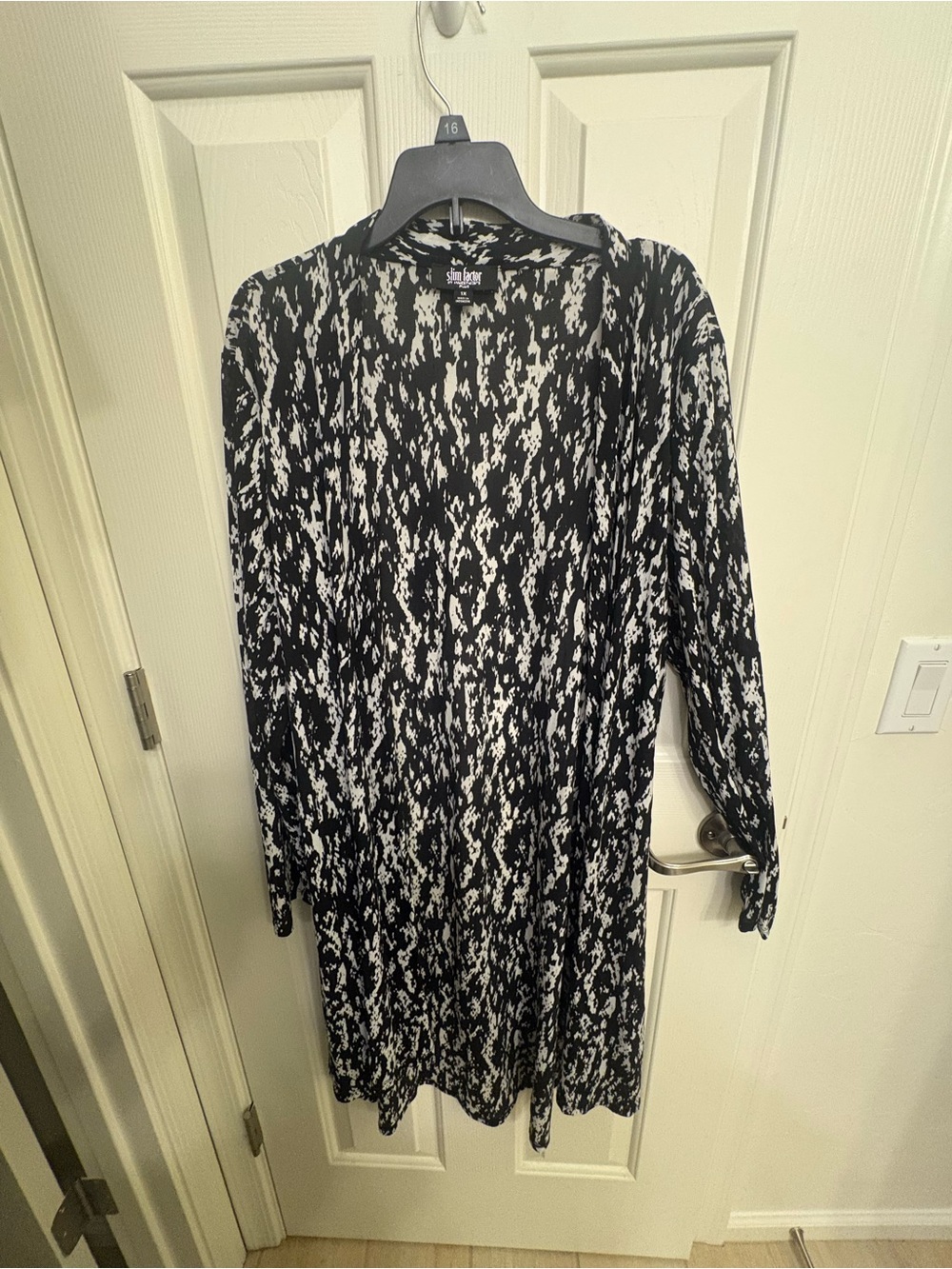 Investments Slim Factor Open Front Cardigan Black and White Long-Sleeve. 1X